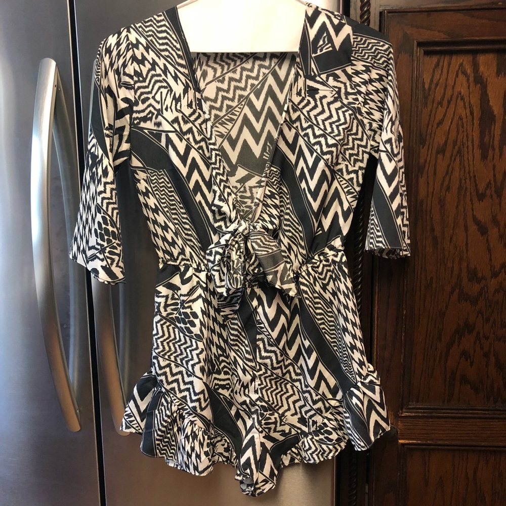 Navy & Cream Romper! Size Small!